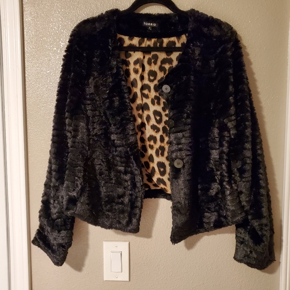 NWOT Torrid Cropped Faux Fur Leopard lined jacket size 2 - Picture 5 of 6